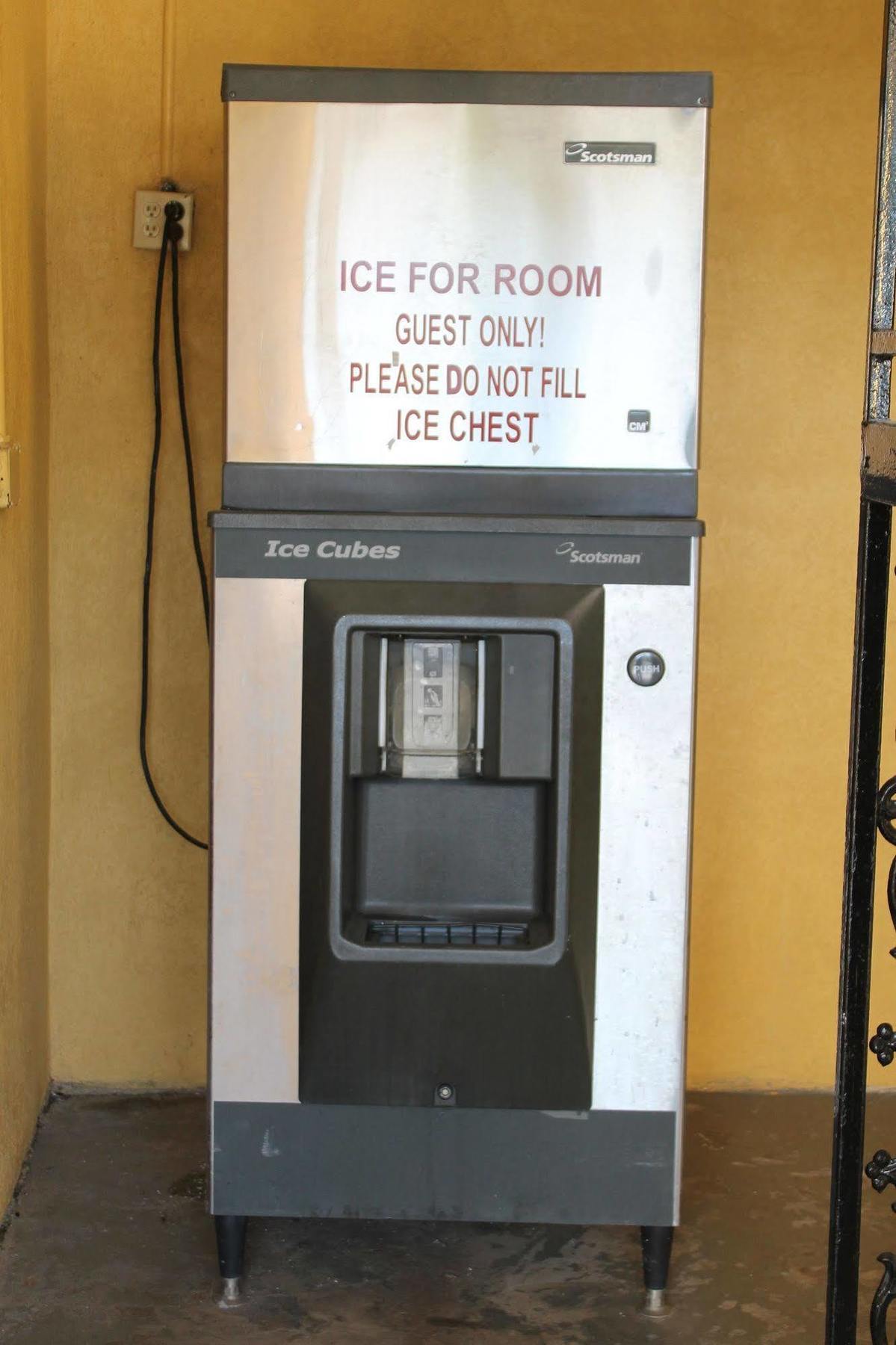 Super 8 By Wyndham Locust Grove Motel Exterior foto